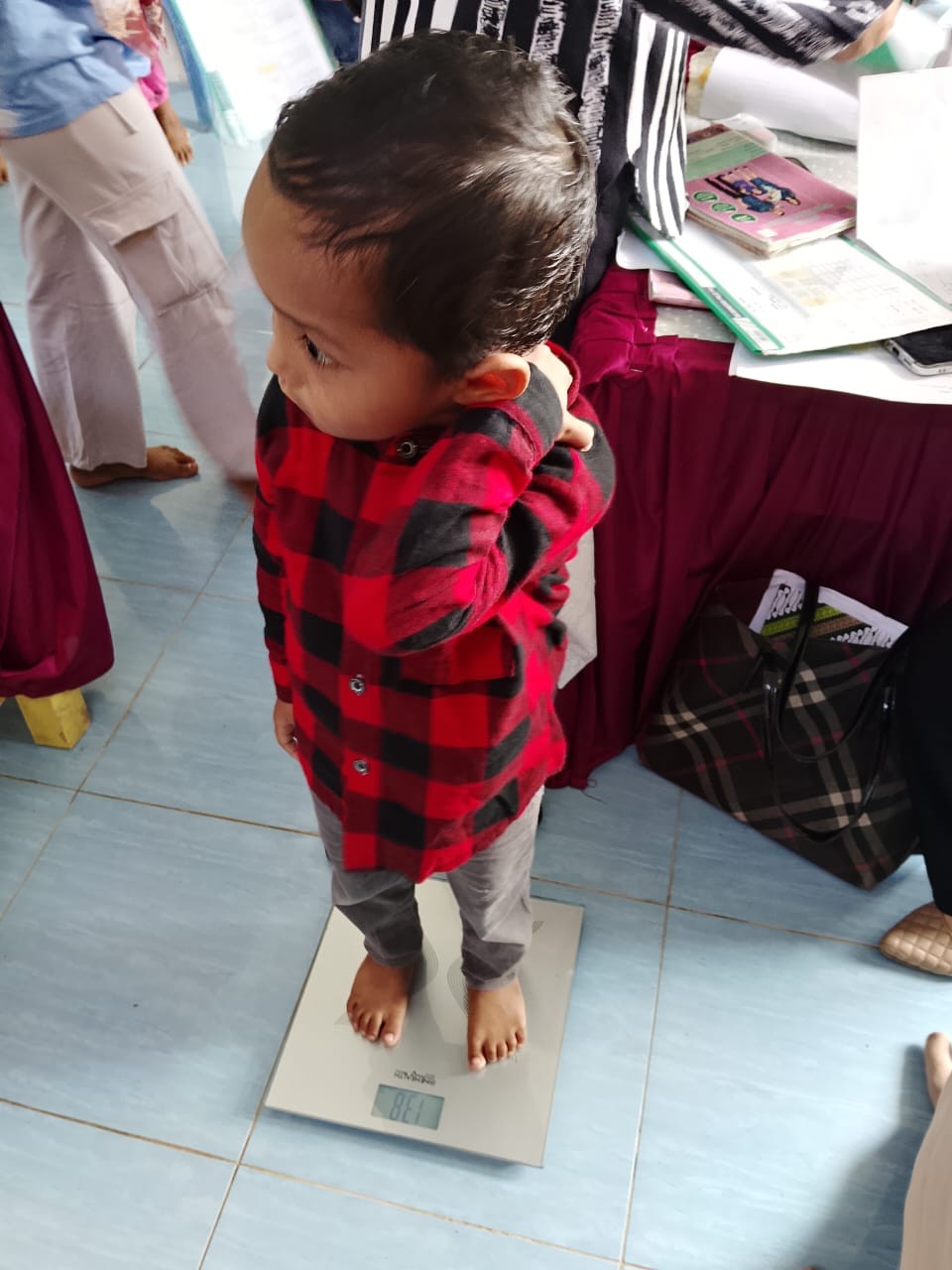 PENIMBANGAN BERAT BADAN PADA BALITA