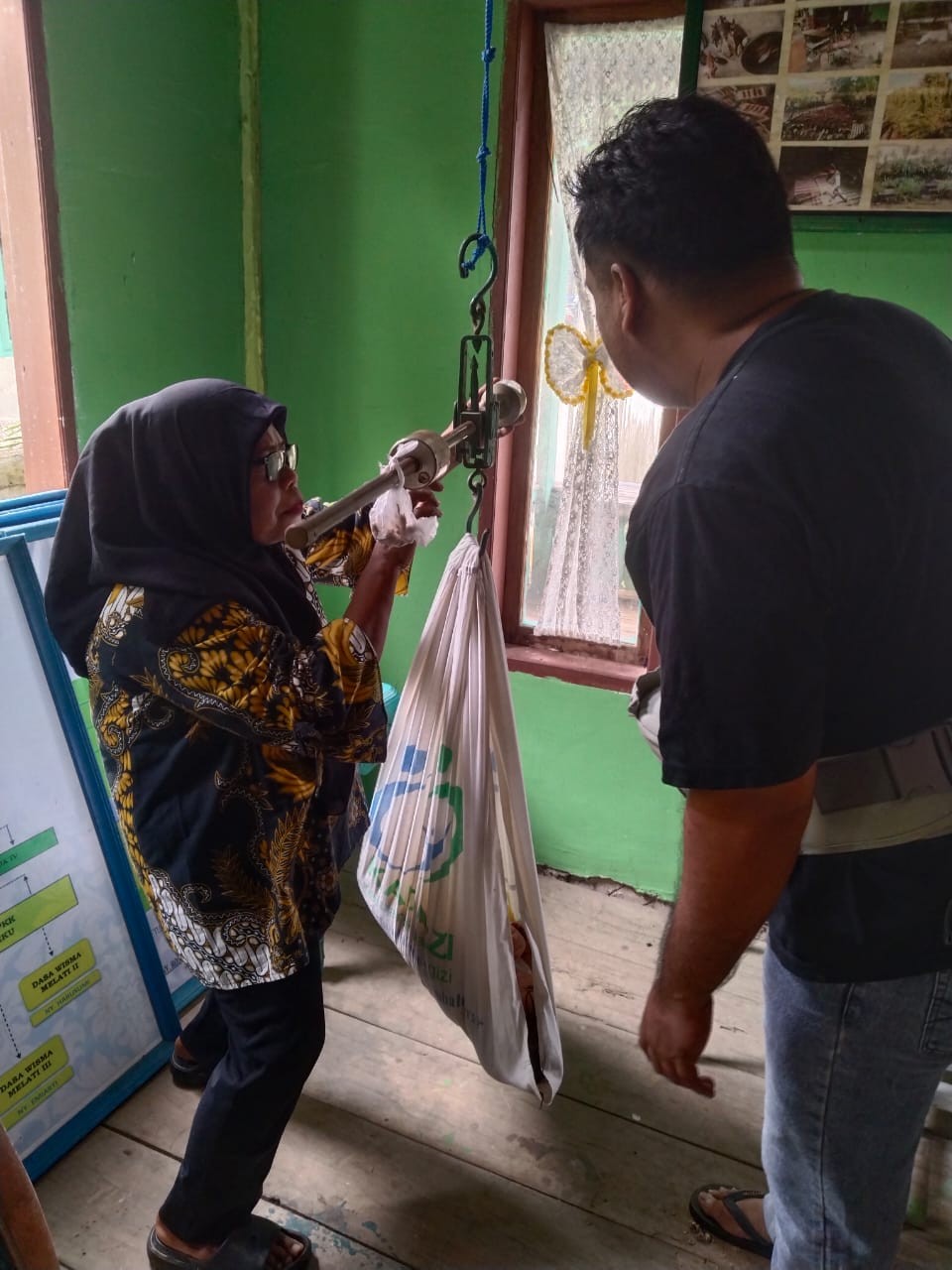 PENIMBANGAN BERAT BADAN PADA BALITA