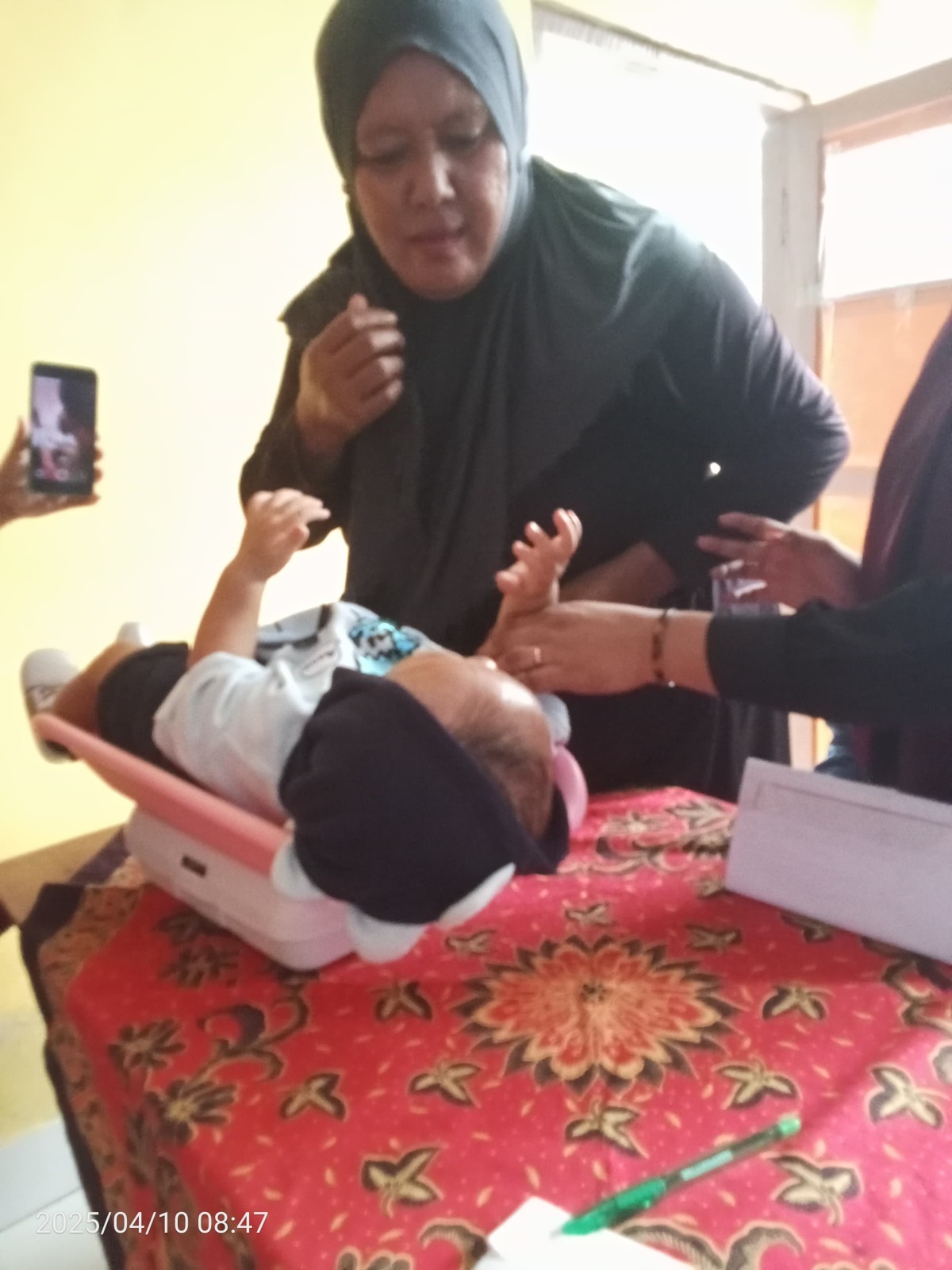 PENIMBANGAN BERAT BADAN BALITA