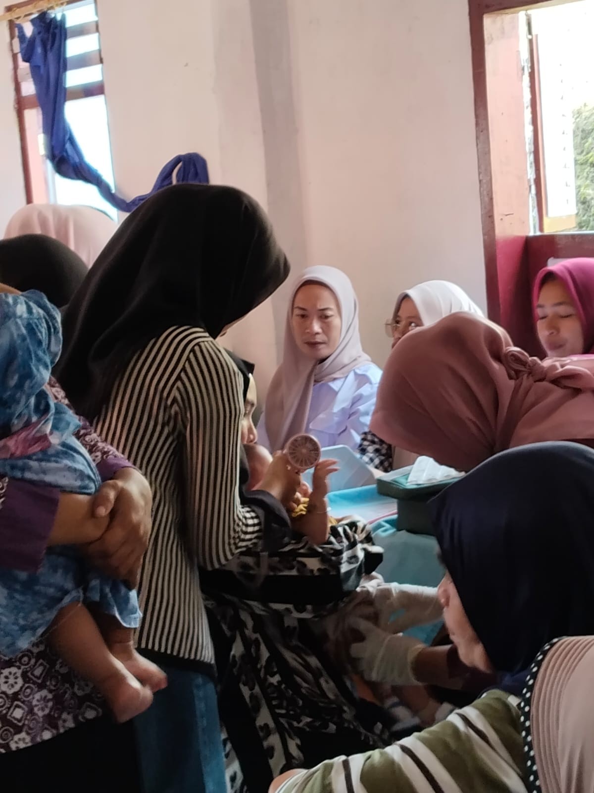 PEMBERIAN IMUNISASI PADA BALITA