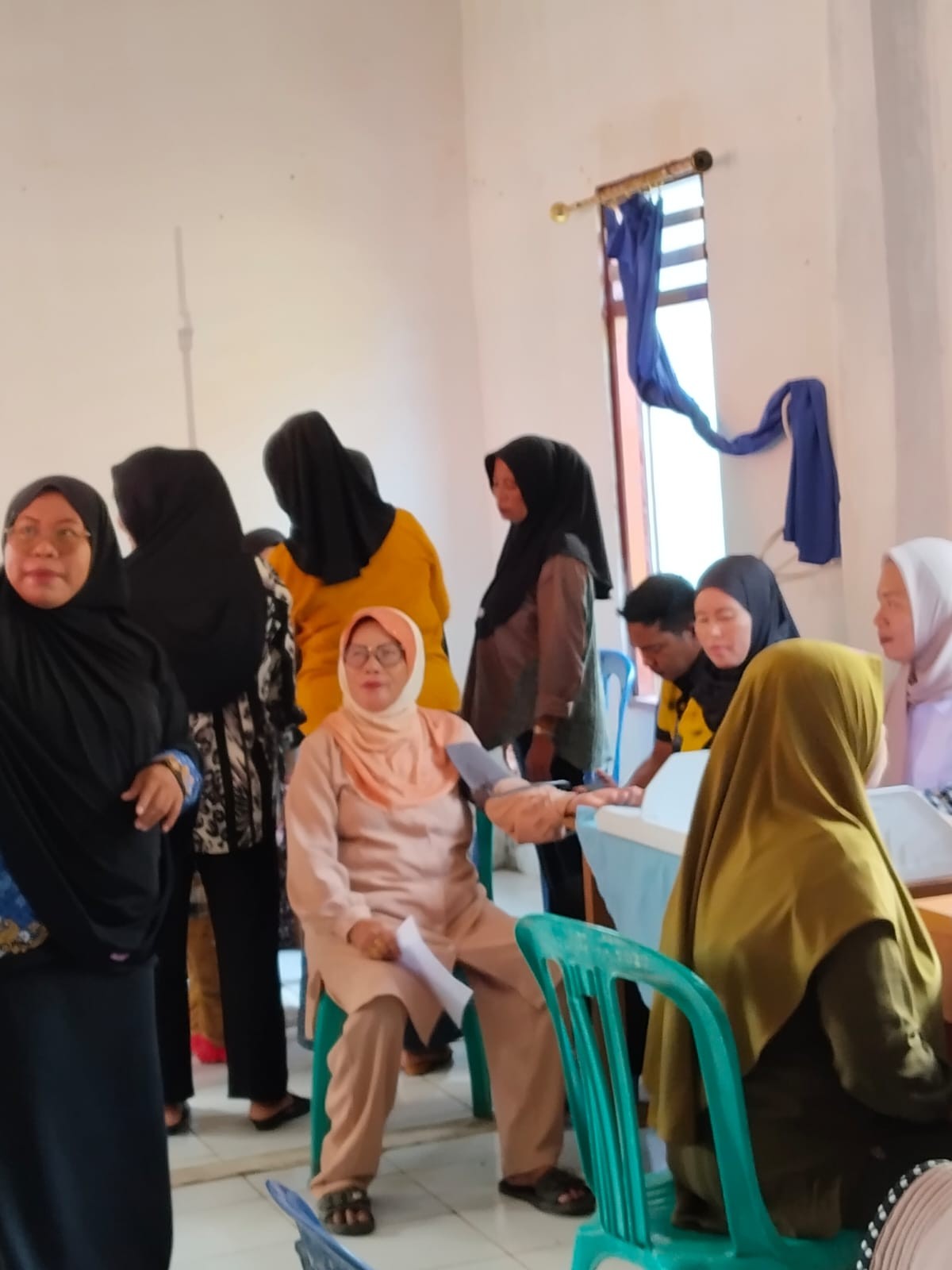 PENGUKURAN TEKANAN DARAH PADA LANSIA