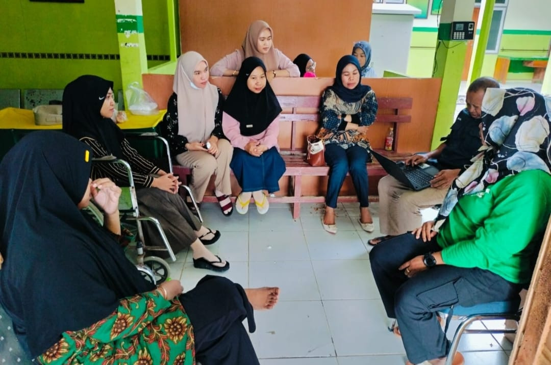 melakukan kegiatan pembinaan poktan bkb