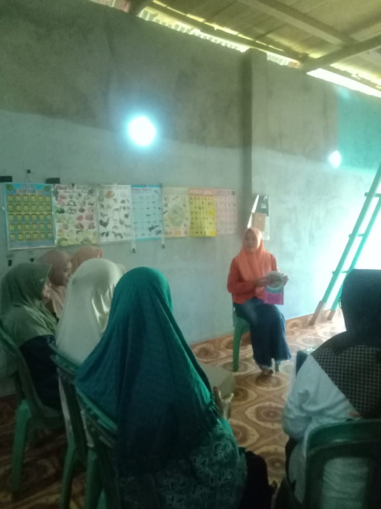 EDUKASI GIZI KEPADA KADER DASYAT DESA OENGKOLAKI