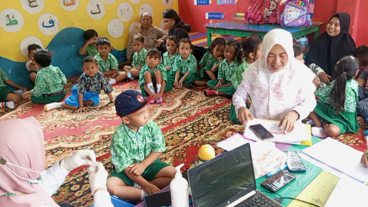 Pekan Imunisasi Nasional Tahap pertama pada Murut TKN  10 Kendari