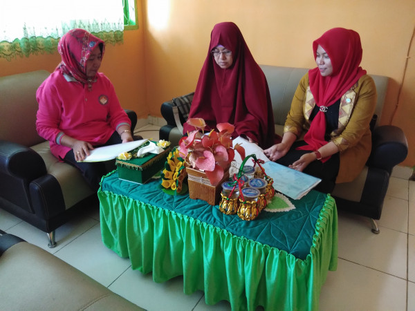 Melakukan fasilitasi kemitraan dengan organisasi formal (SMP 15 KEC KAMBU)