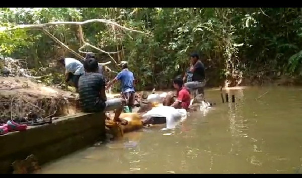 Gotong Royong perbaikan air bersih