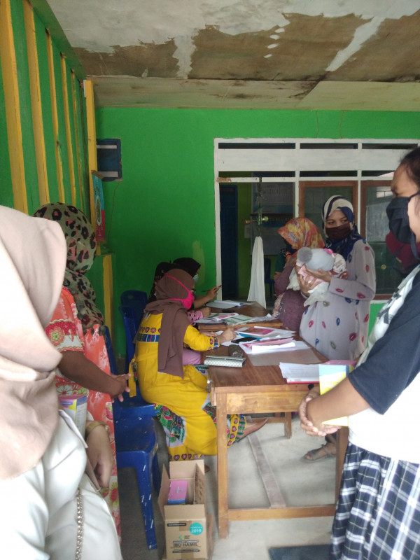 Melaksanakan Kegiatan Posyandu di Kampung KB