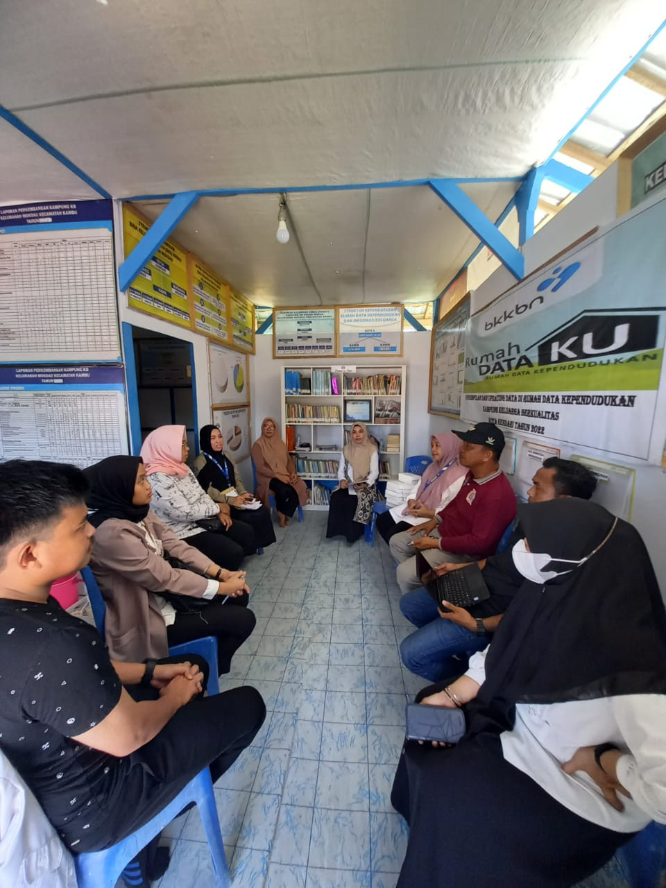 Fasilitasi pengumpulan dan updating data semester ke dua, di Runah data kependudukan