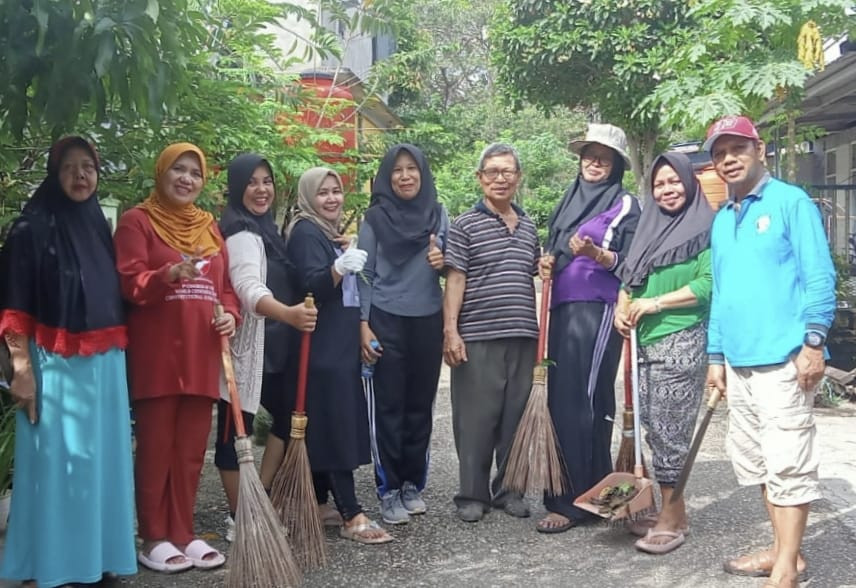 Kerja bakti kelompok dasawisma btn Wahana kel Mokoau