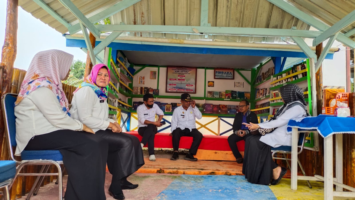 Kunjungan  konsultan perpustakaan Nasional wil Sulawesi tenggara dan sulawesi tengah.