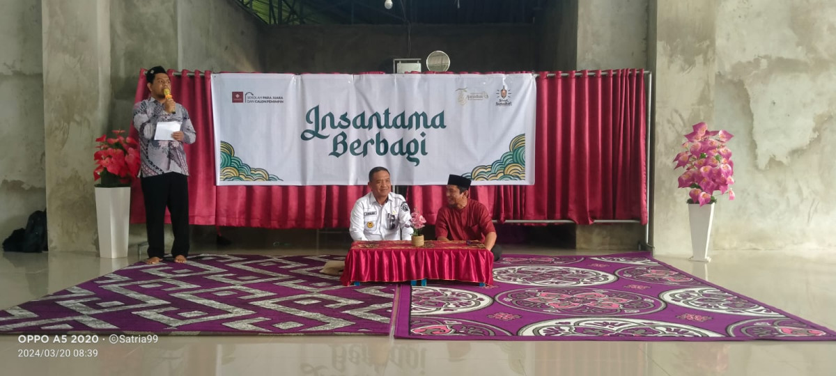 Kegiatan Bakti Sosial/ pemberian bantuan pangan  bagi warga yang kurang Mampu.