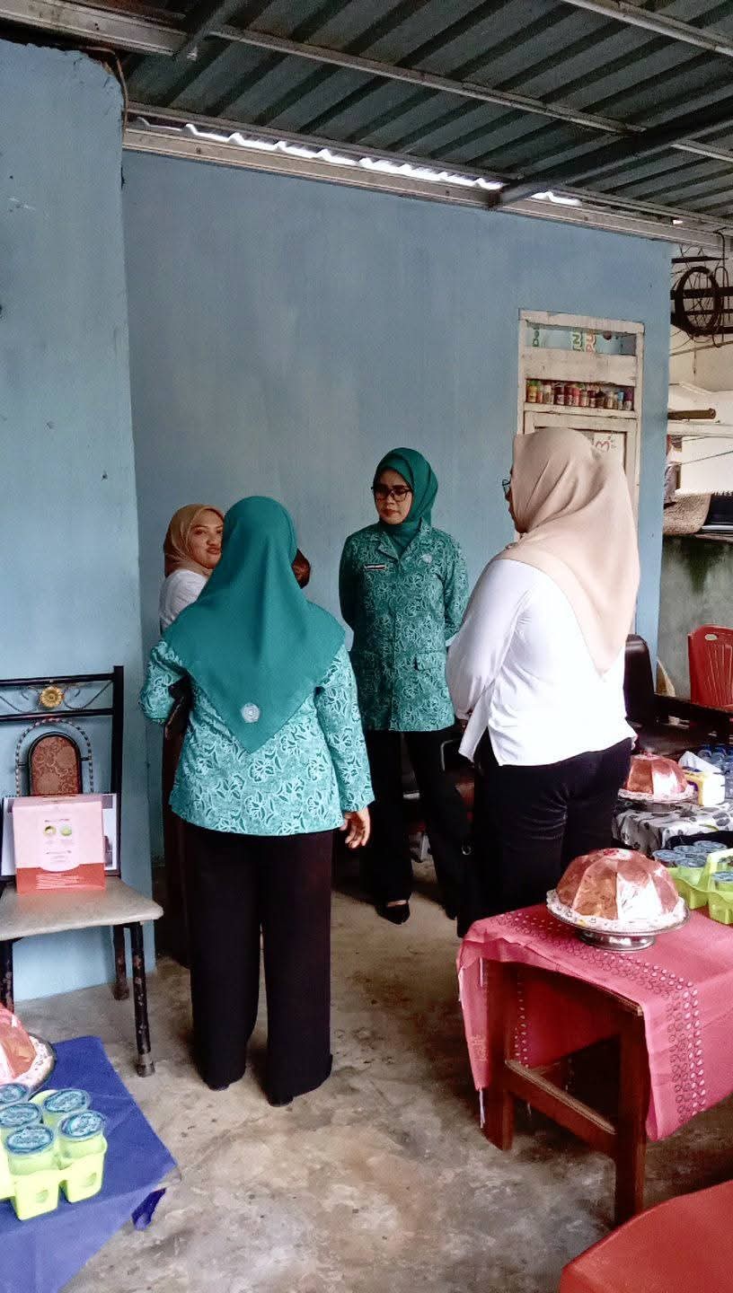 Bantuan untuk Anak Stunting di Kelurahan Mokoau dari Ketua TP PKK Kota Kendari
