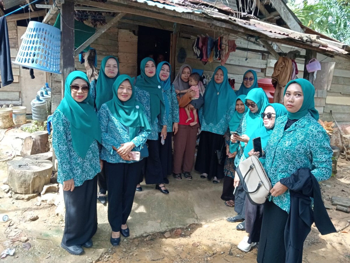 Kegiatan Anjang Sana PKK Kelurahan Mokoau Pada 7 Keluarga Pra Sejahtera