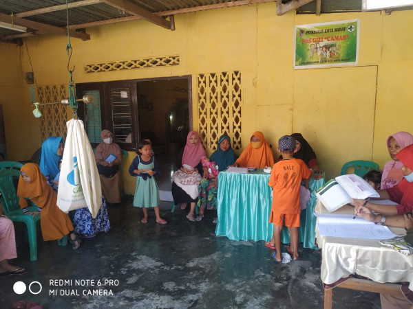 Penimbangan dan pencatatan Balita