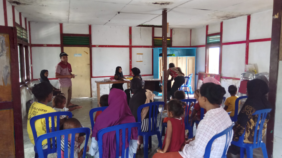 melakukan kegiatan Posyandu BKB desa Leiting