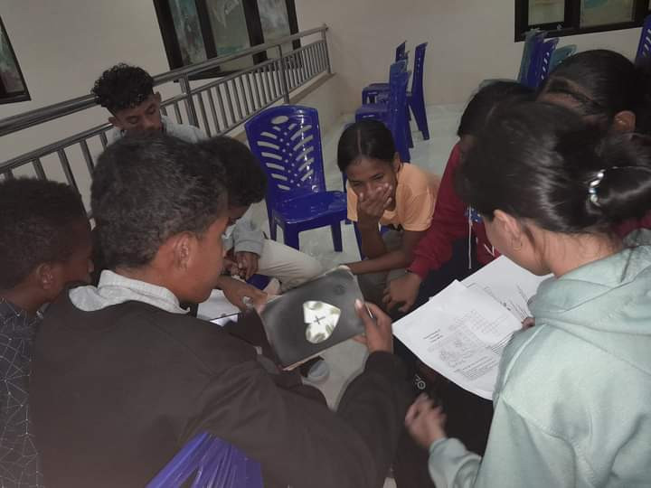 Kegiatan diskusi remaja